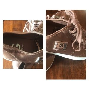Low top sneakers